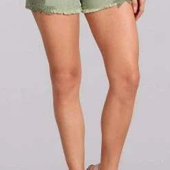 Celebrity Pink Jeans Resort Wear Celebrity Pink Jean 3" Mid Rise Crochet Applique Shorts In Reseda CJ30902E30